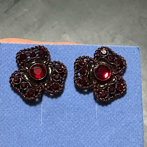 Avon Tonal Burgundy Flower Earrings - Picture 4 of 4